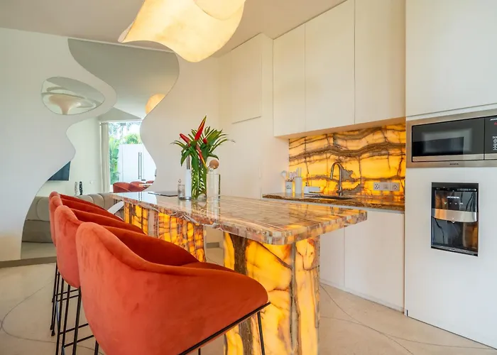 Illusion - 3br With Sauna, Jacuzzi, Rice Field View Near Canggu