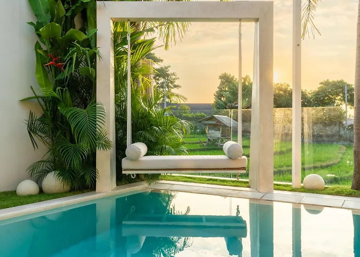 Illusion - 3br With Sauna, Jacuzzi, Rice Field View Near * Canggu