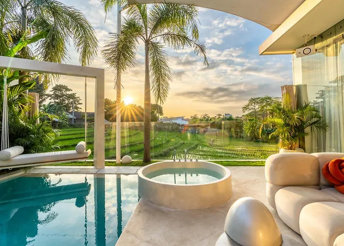 Illusion - 3br With Sauna, Jacuzzi, Rice Field View Near Canggu