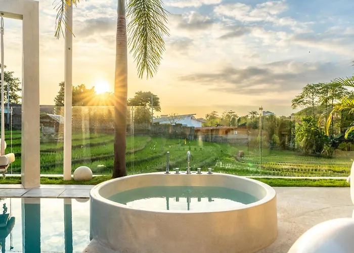 Illusion - 3br With Sauna, Jacuzzi, Rice Field View Near Villa Canggu